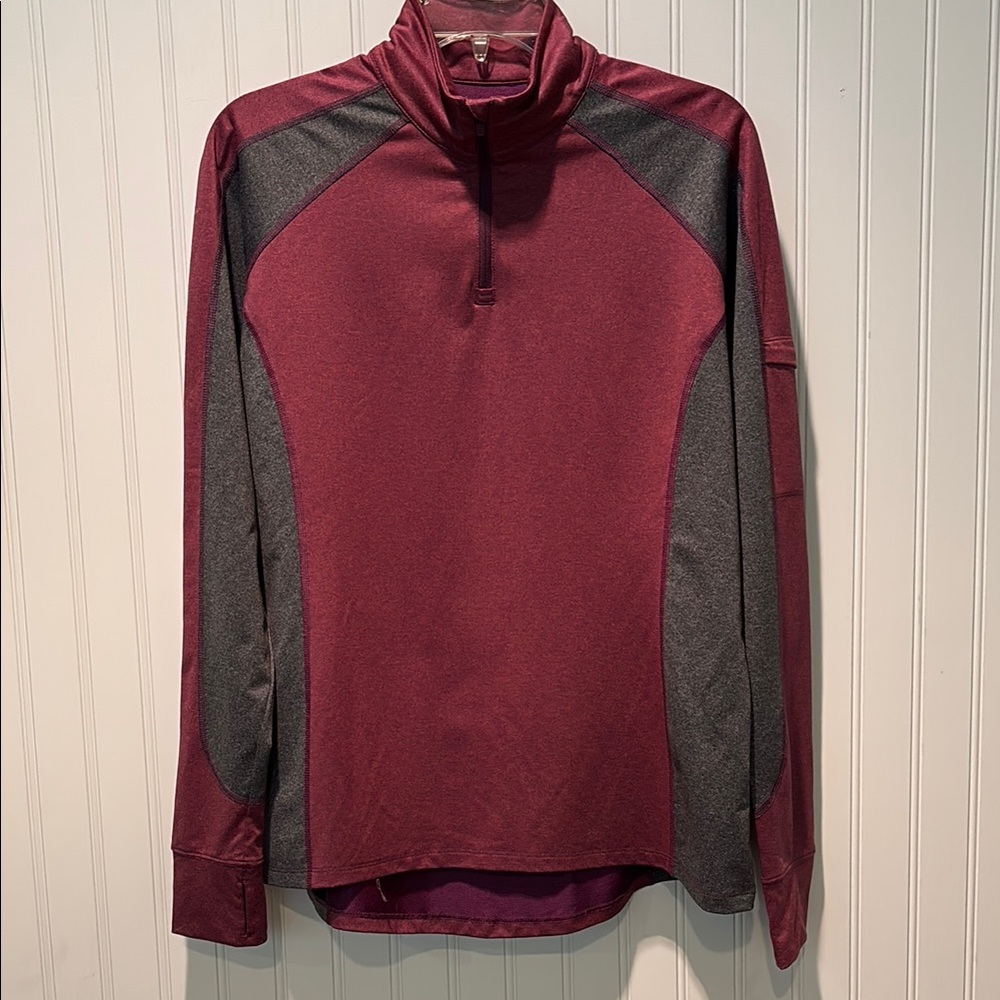 Noble Outfitters 1/4 Zip Pullover Size Medium